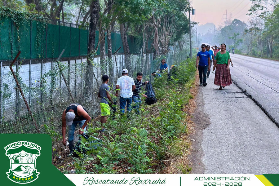 Jornada de limpieza en la calle principal de la comunidad ...
